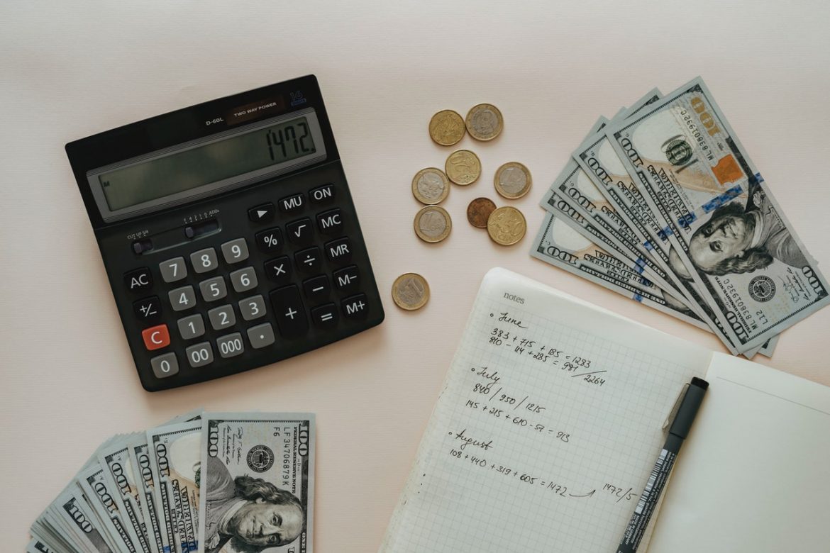 3 Ways a Bookkeeper Can Save You Money